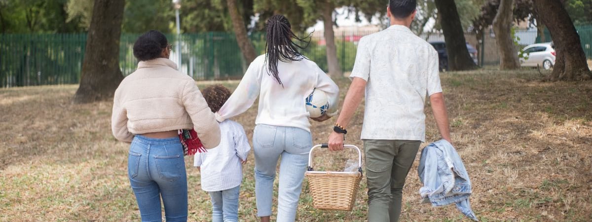 COMO VAI SUA FAMÍLIA?
