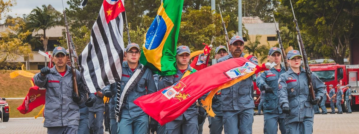 HONRANDO OS LÍDERES CIVIS E SOCIAIS