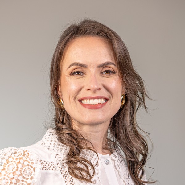 Pra. Adriane Albach